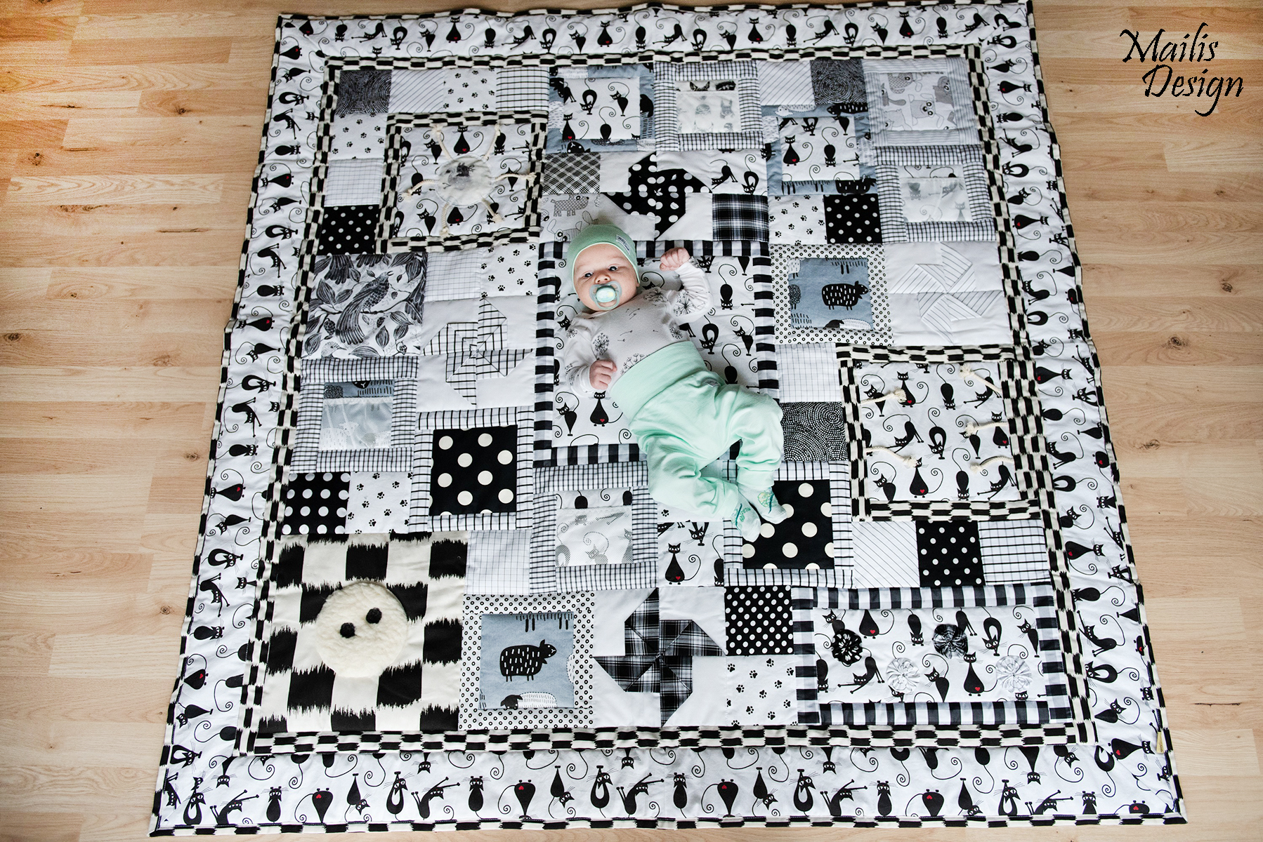 Tegelustekk KASSID ja LAMBAD (140 x 140 cm), must-valge
