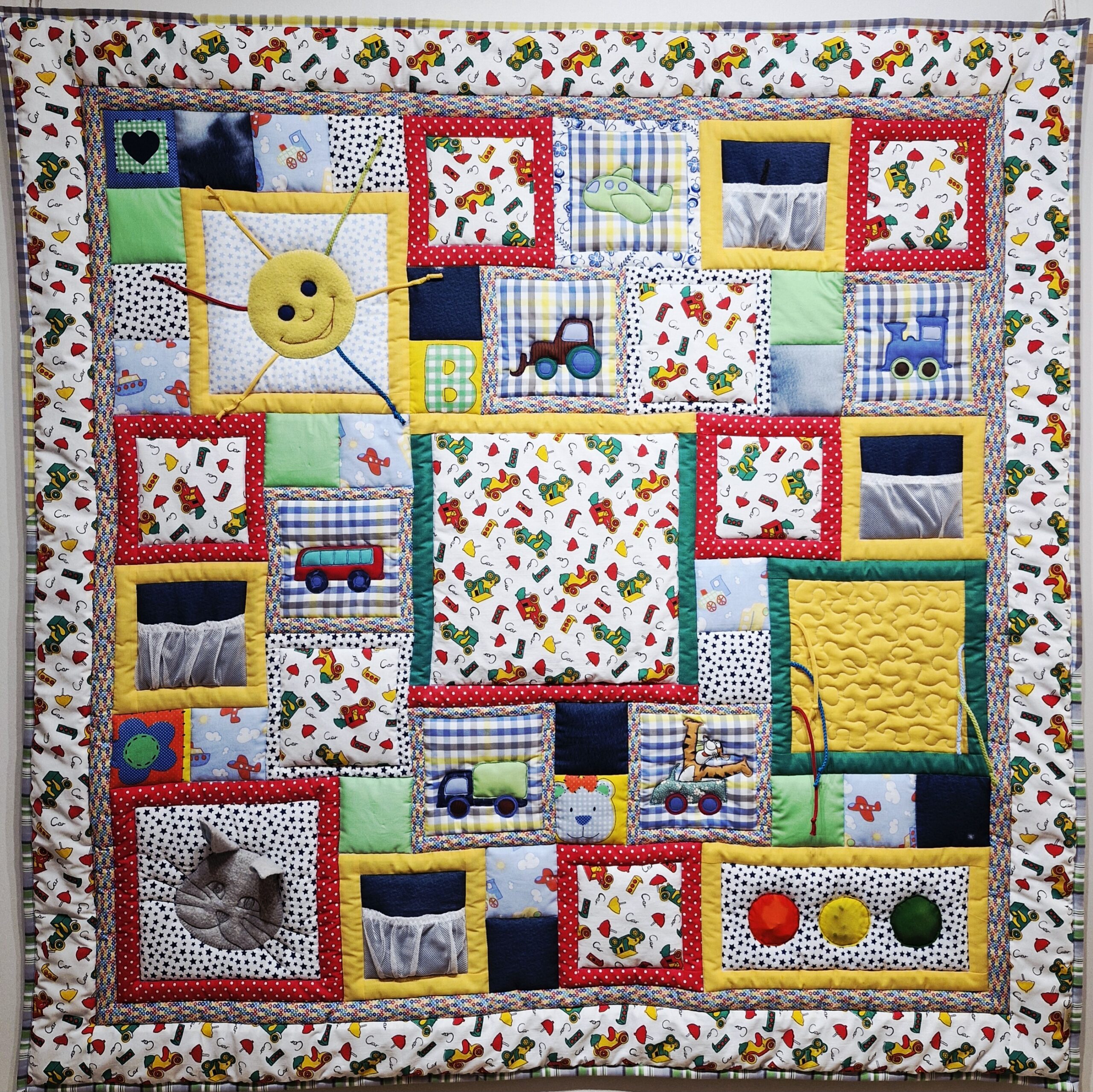 Activity blanket with vehicles (145 x 145 cm)
